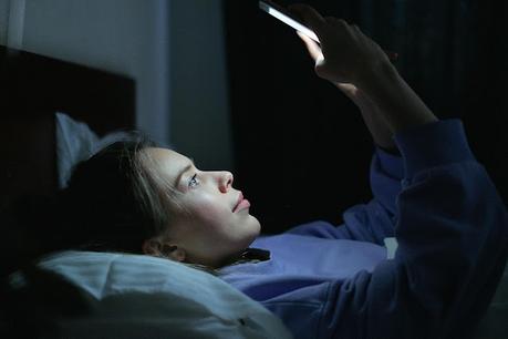 MODALTERNA. Salud al dia. Hiperconectados pero aislados en el mundo digital MODALTERNA. Salud al dia. Hiperconectados pero aislados en el mundo digital