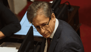 Senadores cómplices de la estafa cripto