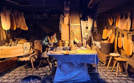 21 atracciones y actividades mejor valoradas en Stuttgart Puesto de tallador de madera en el mercado navideño de Esslingen