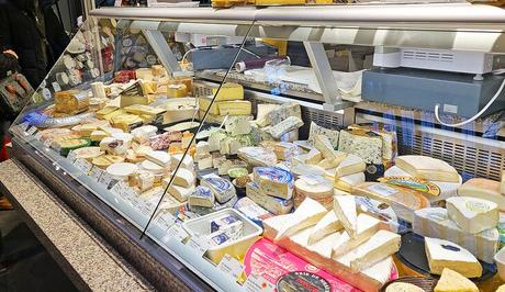 21 atracciones y actividades mejor valoradas en Stuttgart Queso a la venta en el Mercado Central de Stuttgart