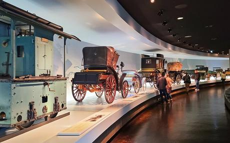 21 atracciones y actividades mejor valoradas en Stuttgart Una exposición en el Museo Mercedes Benz
