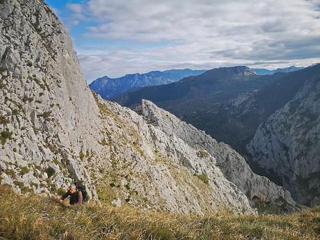 Peña Gradura y La Sala por Senda L' Gabitu y Cuafurada