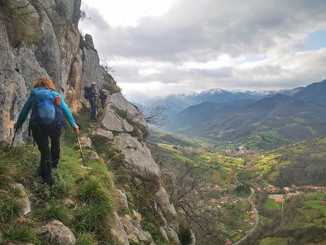 Peña Gradura y La Sala por Senda L' Gabitu y Cuafurada