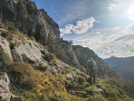 Peña Gradura y La Sala por Senda L' Gabitu y Cuafurada