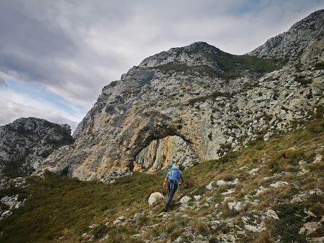 Peña Gradura y La Sala por Senda L' Gabitu y Cuafurada