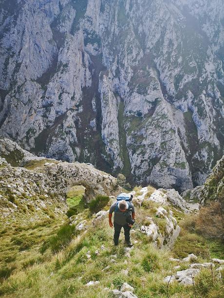 Peña Gradura y La Sala por Senda L' Gabitu y Cuafurada