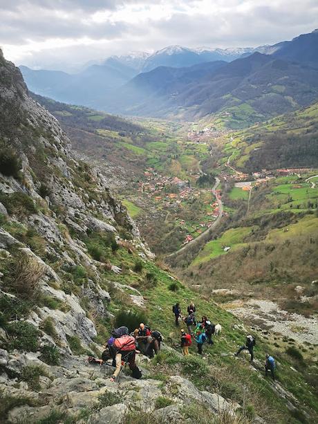 Peña Gradura y La Sala por Senda L' Gabitu y Cuafurada