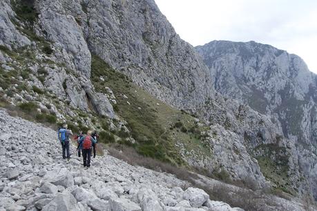 Peña Gradura y La Sala por Senda L' Gabitu y Cuafurada