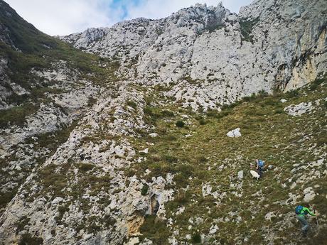 Peña Gradura y La Sala por Senda L' Gabitu y Cuafurada