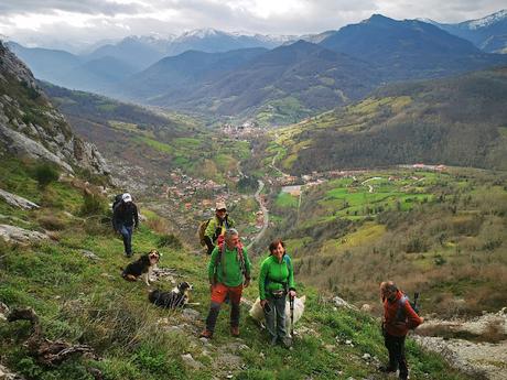 Peña Gradura y La Sala por Senda L' Gabitu y Cuafurada