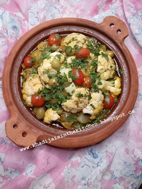 TAGINE DE POULET AUX POMMES DE TERRE ET AU CHOU-FLEUR  / CHICKEN TAGINE WITH POTATOES AND CAULIFLOWER / TAGINE DE POLLO CON PATATAS Y COLIFLOR  / طاجين الدجاج بالبطاطس والقرنبيط