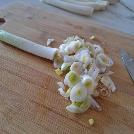 Albóndigas con calçots en salsa de trompetas de la muerte Albóndigas con calçots en salsa de trompetas de la muerte
