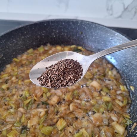 Albóndigas con calçots en salsa de trompetas de la muerte Albóndigas con calçots en salsa de trompetas de la muerte