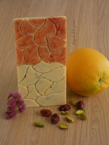 Tableta de Chocolate blanco con Arándanos y Pistachos