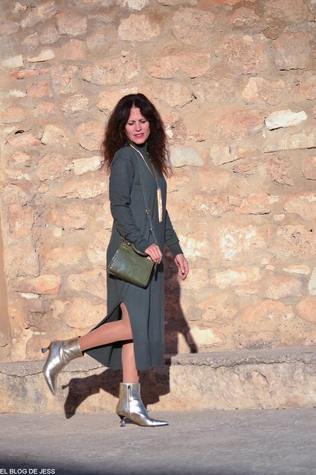 GREEN & BEIGE GREEN & BEIGE