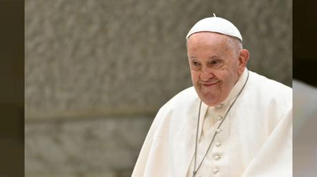 El Vaticano precisó que, de acuerdo a los resultados de los exámenes que se le realizaron a la máxima autoridad de la Iglesia Católica, revelaron un avance positivo a su estado de salud