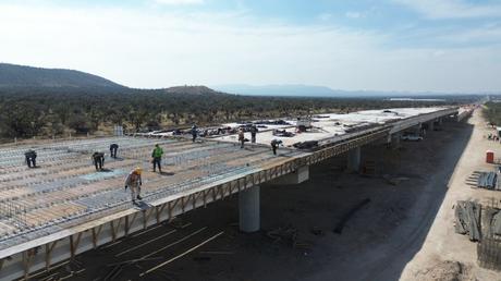Nuevo puente en Carretera 37 a Villa de Reyes, 75% avanzado, impulsará la conectividad regional