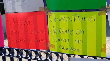 Estudiantes de la Facultad de Contaduría y Administración protestan por condiciones en la UASLP