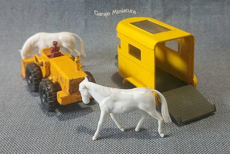 Pala mecánica y tráiler para caballos de Matchbox pieza #43