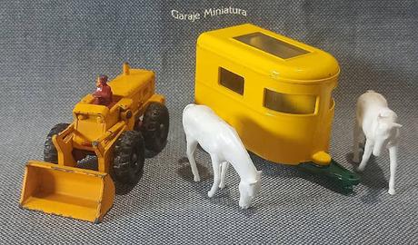 Pala mecánica y tráiler para caballos de Matchbox pieza #43
