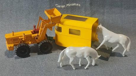Pala mecánica y tráiler para caballos de Matchbox pieza #43