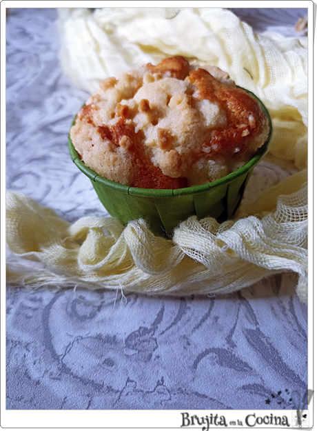 Muffins con mermelada de melocotón y Crumble de almendra Muffins con mermelada de melocotón y Crumble de almendra