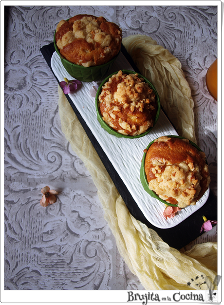 Muffins con mermelada de melocotón y Crumble de almendra Muffins con mermelada de melocotón y Crumble de almendra