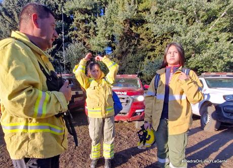 Bomberos Voluntarios de Piedra del Águila en acción en el Parque Nacional Lanín Bomberos Voluntarios de Piedra del Águila en acción en el Parque Nacional Lanín