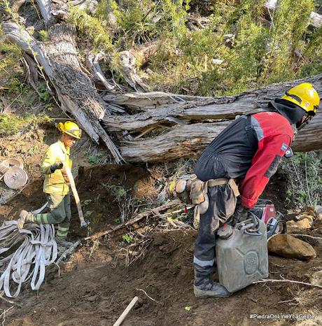 Bomberos Voluntarios de Piedra del Águila en acción en el Parque Nacional Lanín Bomberos Voluntarios de Piedra del Águila en acción en el Parque Nacional Lanín