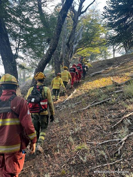 Bomberos Voluntarios de Piedra del Águila en acción en el Parque Nacional Lanín Bomberos Voluntarios de Piedra del Águila en acción en el Parque Nacional Lanín