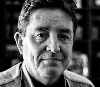 Del poema de cada día. Hoy, Defensa de la política, de Luis García Montero