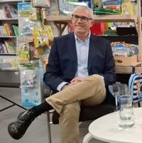 «Los colmillos del cielo. Utopías y desengaños de la historia», de Emilio Lara «Los colmillos del cielo. Utopías y desengaños de la historia», de Emilio Lara