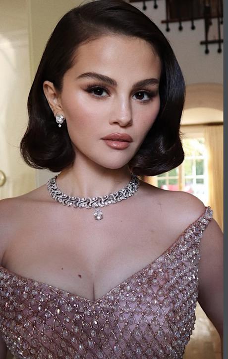 Peinados maquillaje Oscars 2025 Ariana grande demi moore elle fanning margareth qualley Selena Gomez miley cyrus lisa blackpink black pink Peinado lacio mujer adulta