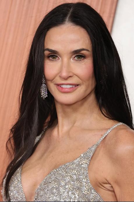 Peinados maquillaje Oscars 2025 Ariana grande demi moore elle fanning margareth qualley Selena Gomez miley cyrus lisa blackpink black pink Peinado lacio mujer adulta