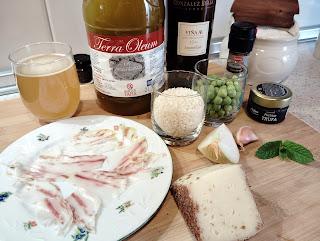 RISOTTO CON GUISANTES, QUESO DE CABRA MALAGUEÑO Y VELO DE PAPADA CURADA IBÉRICA