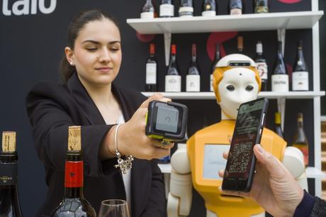 Decántalo estrena su primer Smart Wine Bar con inteligencia artificial en el MWC