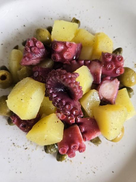 «Pulpo» de Jean-Pierre Montanay, Editorial Cinco Tintas «Pulpo» de Jean-Pierre Montanay, Editorial Cinco Tintas