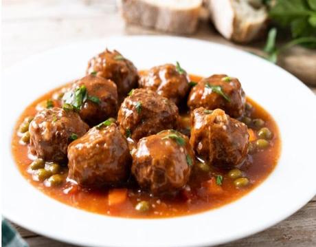 Albóndigas con salsa almendras Albóndigas con salsa almendras