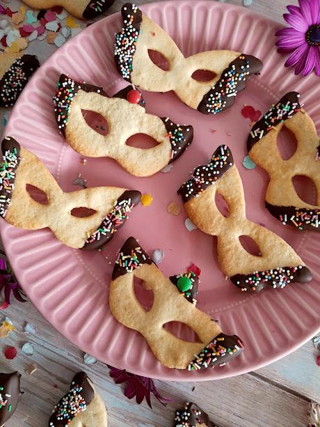 Máscaras de carnaval con pasta frolla Máscaras de carnaval con pasta frolla