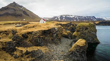 Colgando en Hellnar o Arnarstapi, Islandia
