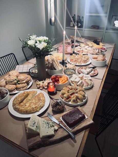 Todos los días les corresponde hablar a ellas Todos los días les corresponde hablar a ellas