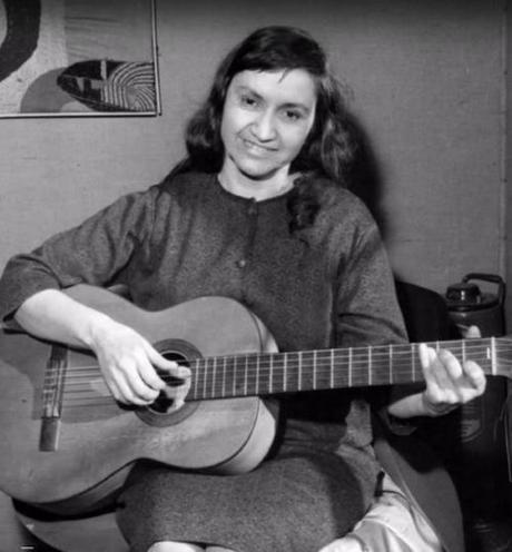 Todos los días les corresponde hablar a ellas Todos los días les corresponde hablar a ellas