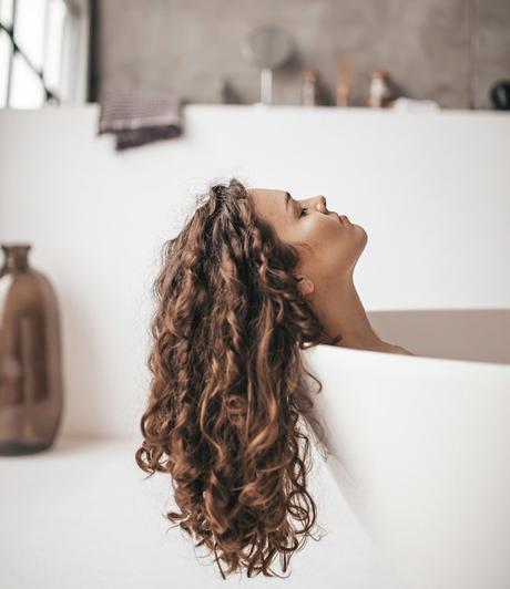 El toque final para una melena sana y fuerte: dos esenciales para restaurar el cabello dañado