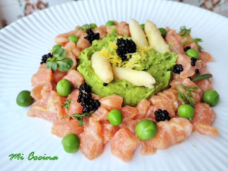 TARTAR DE SALMÓN CON CREMA DE GUISANTES TARTAR DE SALMÓN CON CREMA DE GUISANTES