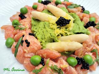 TARTAR DE SALMÓN CON CREMA DE GUISANTES TARTAR DE SALMÓN CON CREMA DE GUISANTES