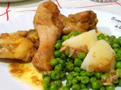 Pollo salsa cebolla guisantes patatas