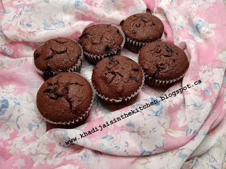 MUFFINS AUX BLEUETS ET AU CHOCOLAT / BLUEBERRY CHOCOLATE MUFFINS /MAGDALENAS DE ARÁNDANOS  Y CHOCOLATE / مافن التوت الازرق والشوكولاتة