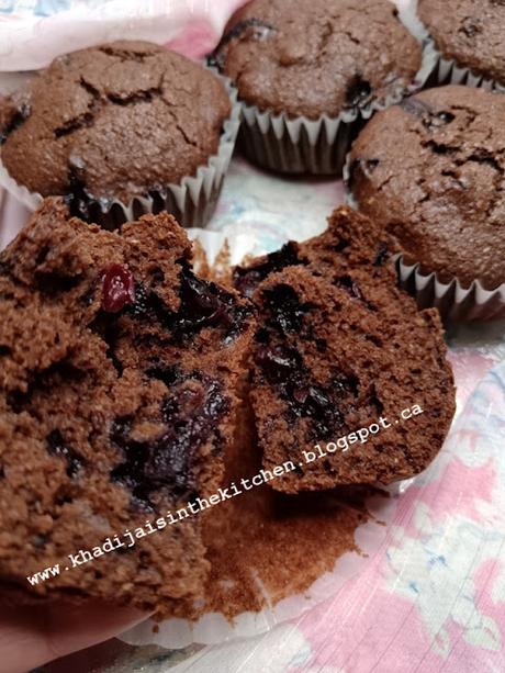 MUFFINS AUX BLEUETS ET AU CHOCOLAT / BLUEBERRY CHOCOLATE MUFFINS /MAGDALENAS DE ARÁNDANOS  Y CHOCOLATE / مافن التوت الازرق والشوكولاتة