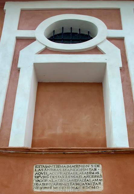 La Iglesia de Santa Catalina (6): el retablo de las Ánimas Benditas en la fachada de la cabecera. La Iglesia de Santa Catalina (6): el retablo de las Ánimas Benditas en la fachada de la cabecera.
