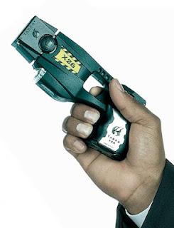 Pistola Táser: el arma que “no mata” ya mató a 500